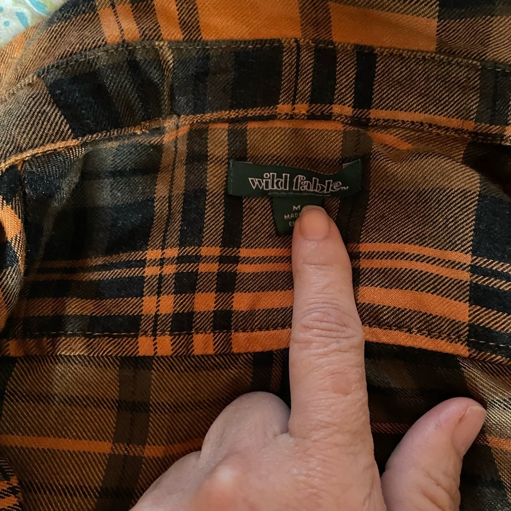 Cute cropped fall plaid button down shirt. Medium